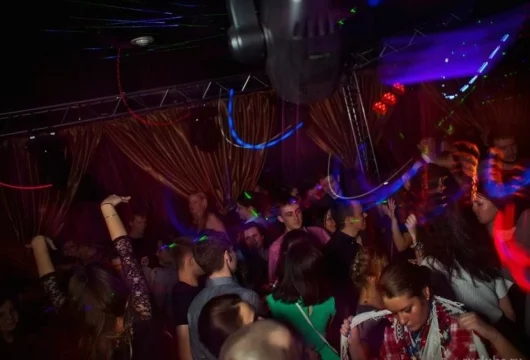 ночной клуб bar disco 90 фото 5 - ruclubs.ru
