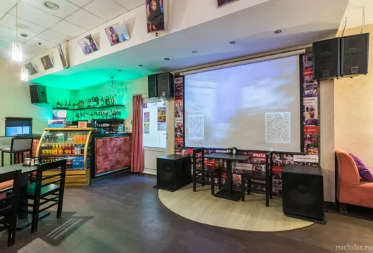 первое городское караоке-кафе red town фото 3 - ruclubs.ru