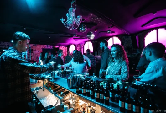 dry & wet cocktail bar фото 4 - ruclubs.ru